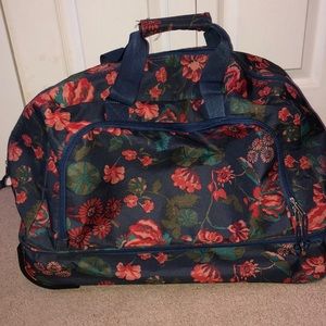 Floral duffel bag with wheels